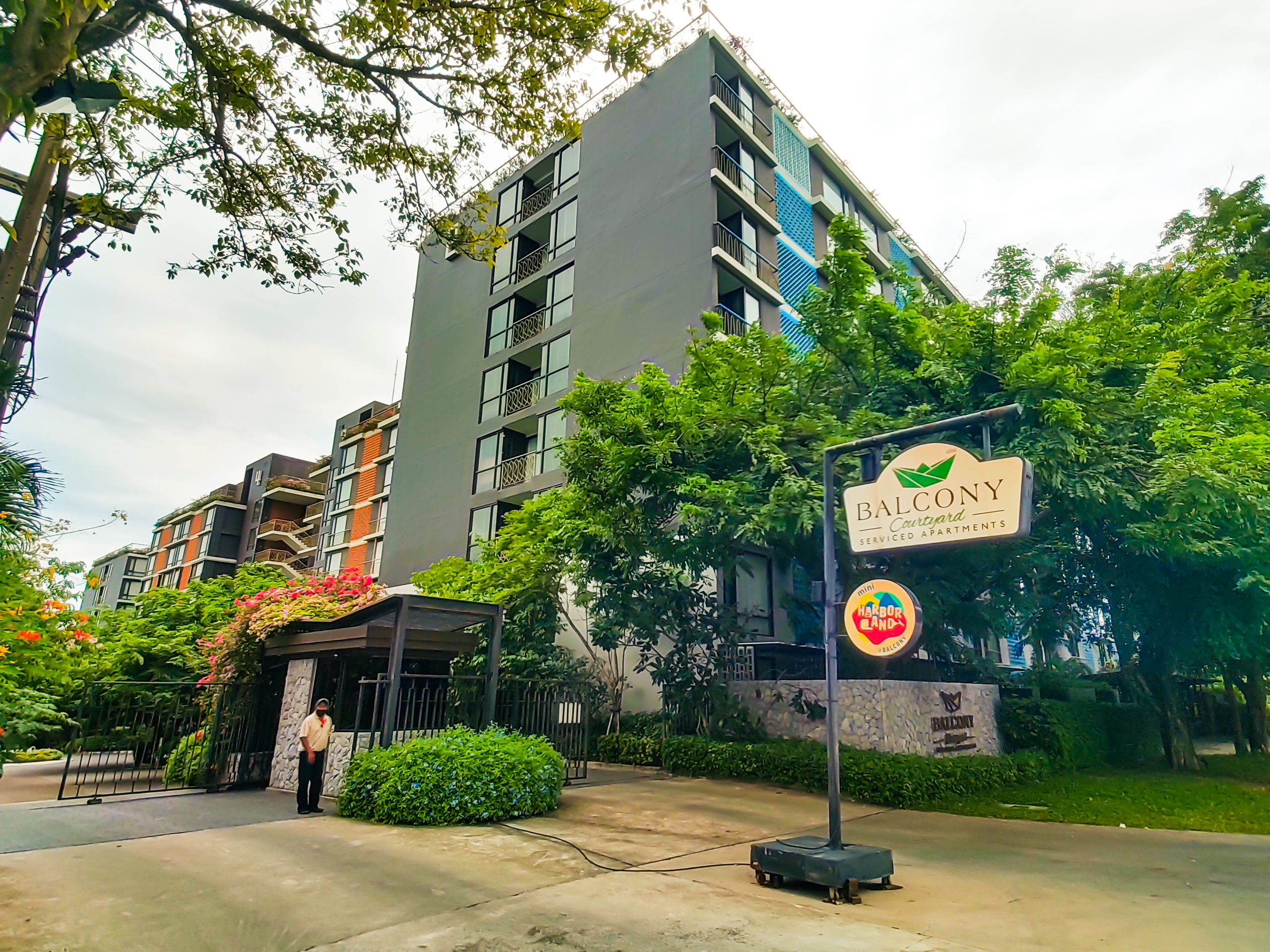 Balcony Courtyard Serviced Apartment