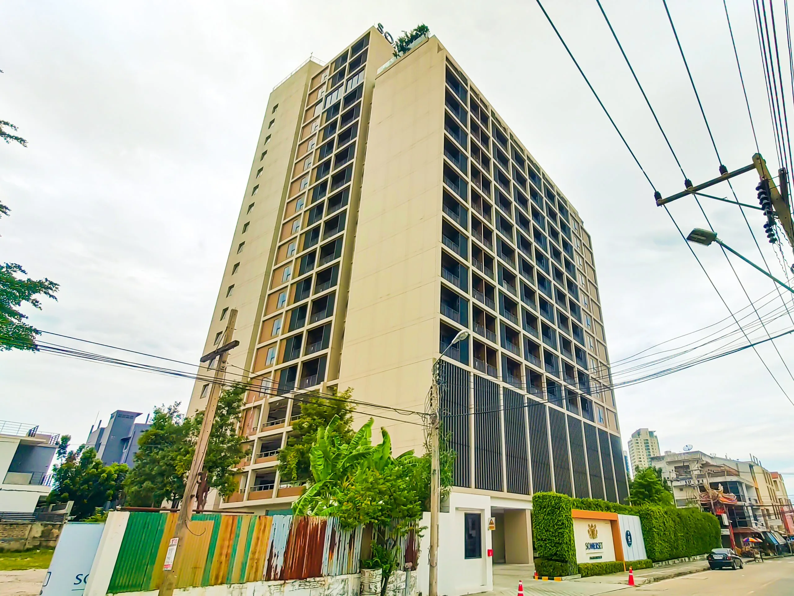 Somerset Harbourview Sriracha