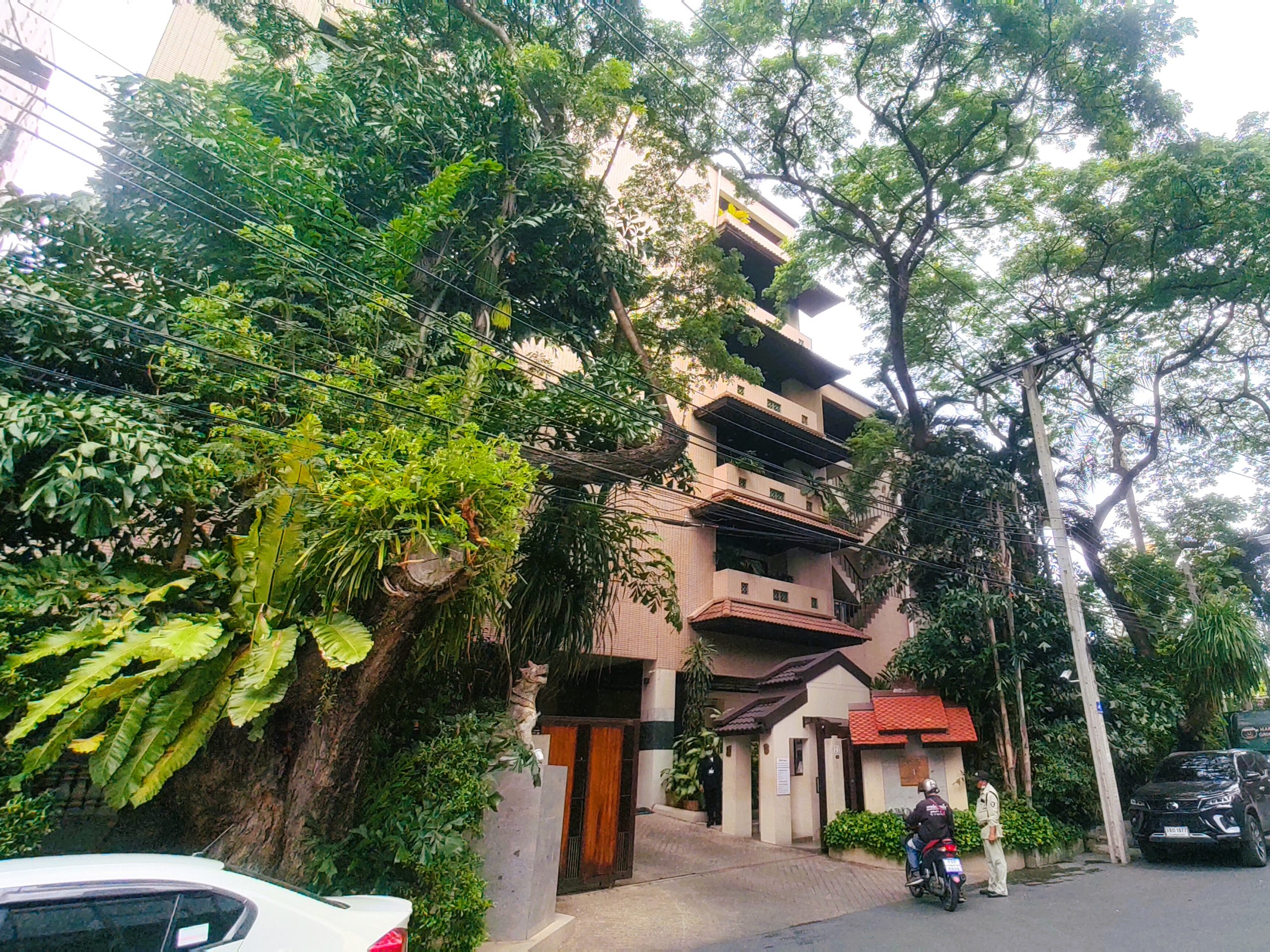 Raintree Village Apartment