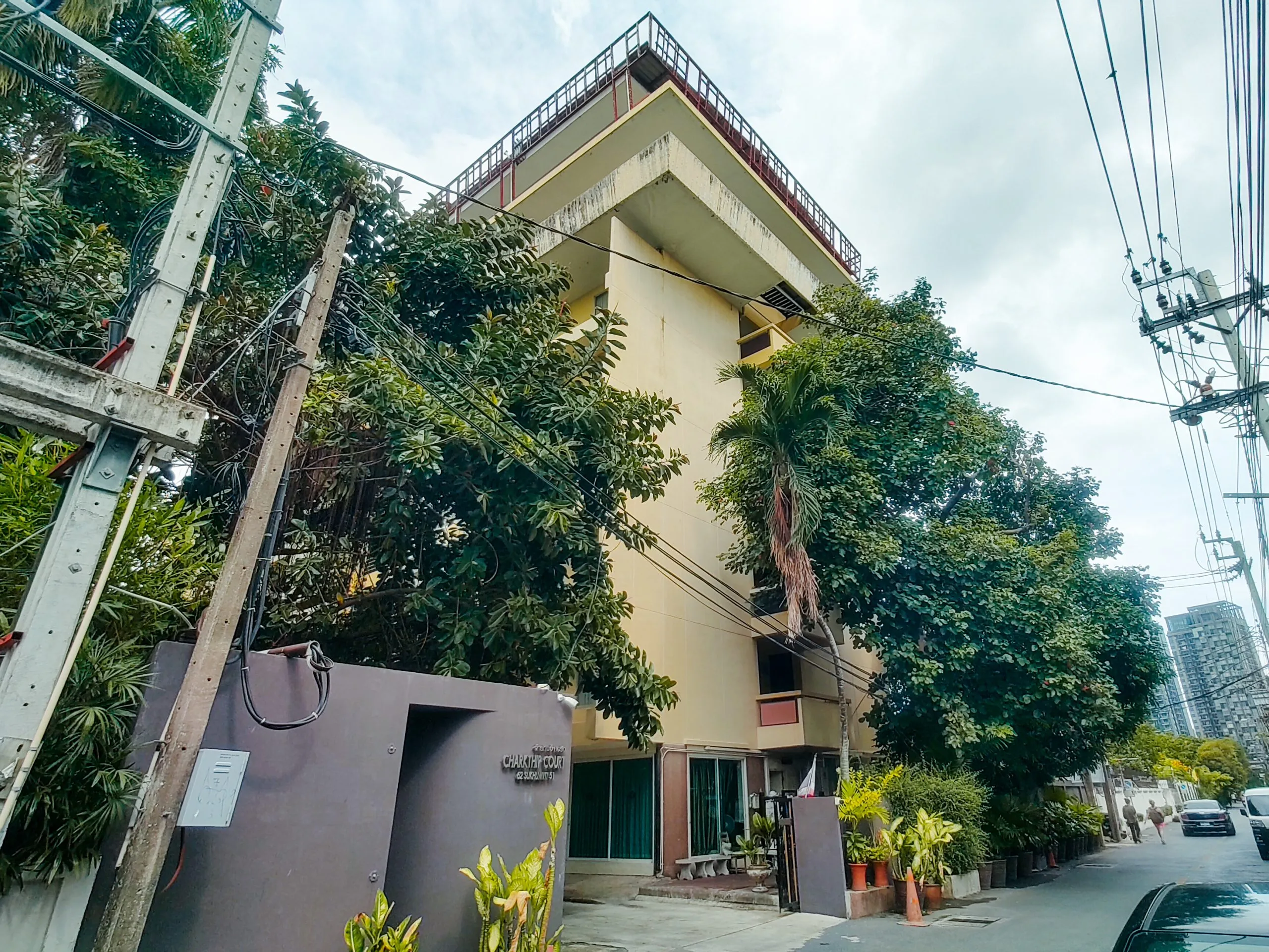Charktip Court