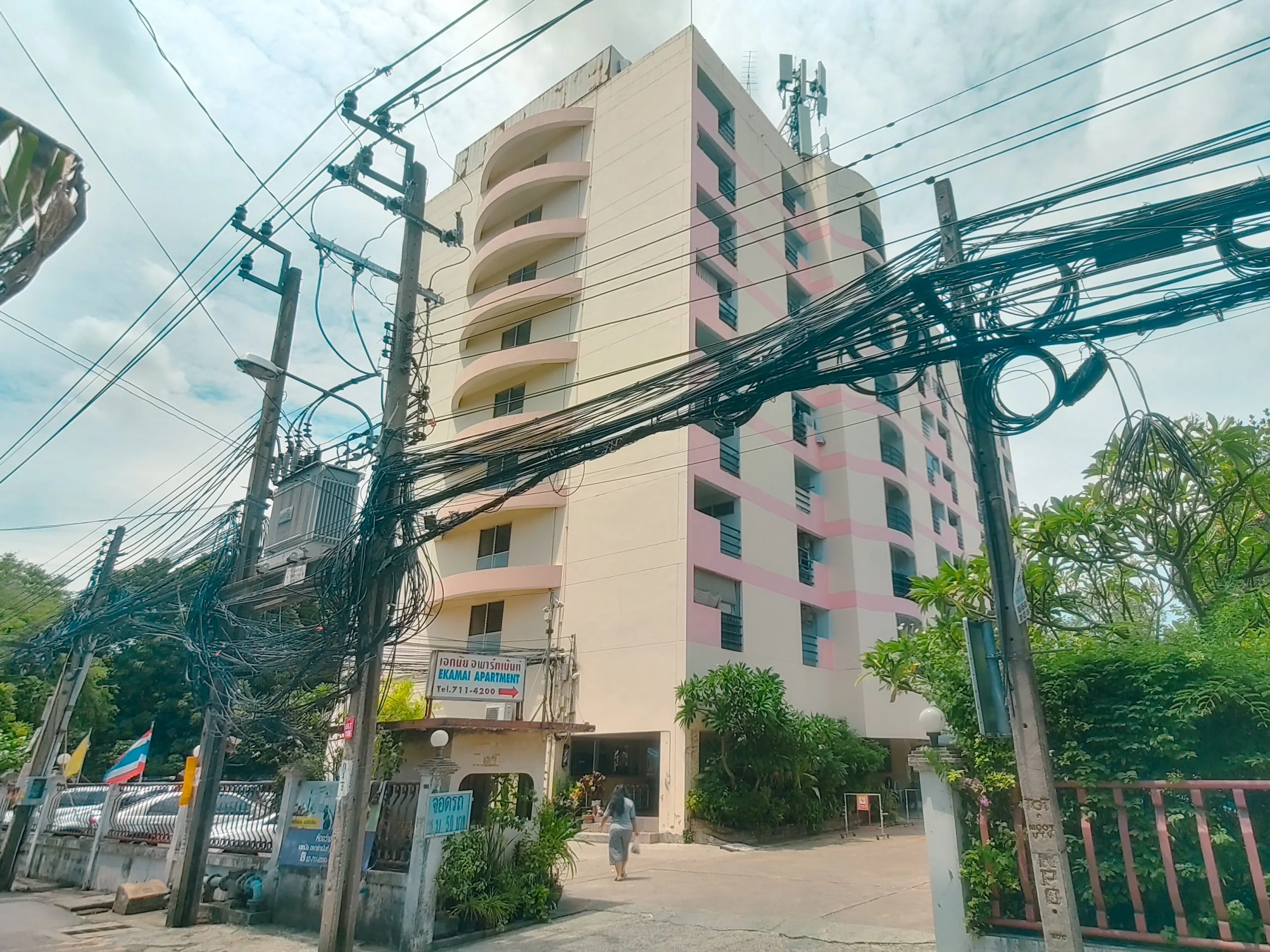 Ekamai Apartment