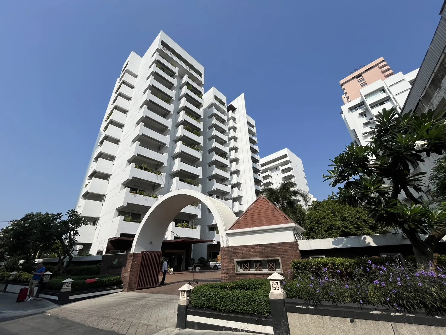 Esmeralda Apartments
