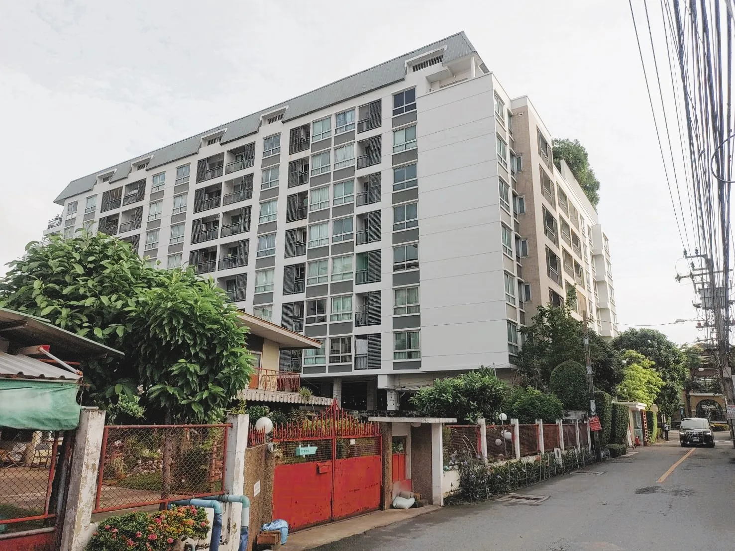 Plus 67 Condominium