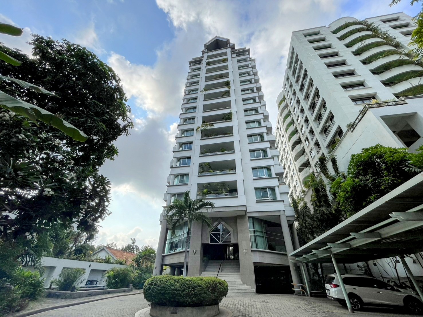 Suan Phinit Exclusive Apartment