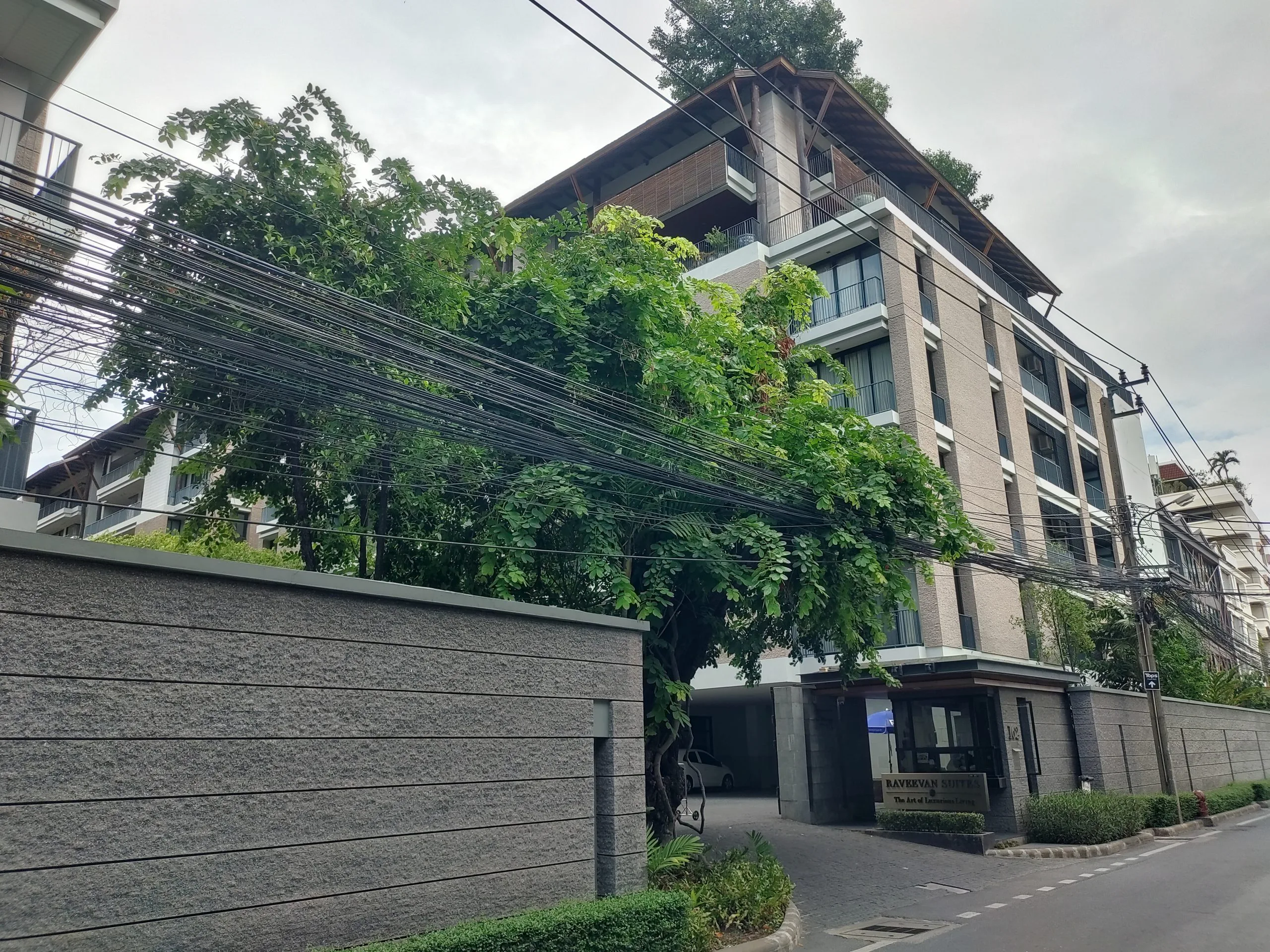 Raveevan Suites