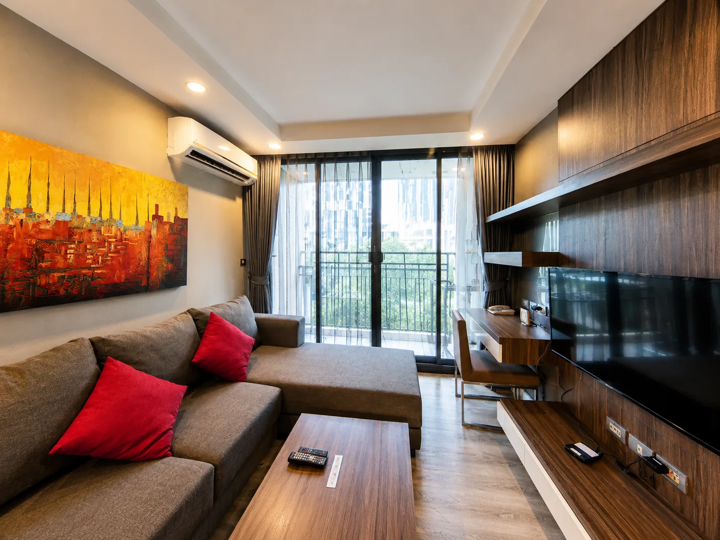 upper suties 23 1BR
